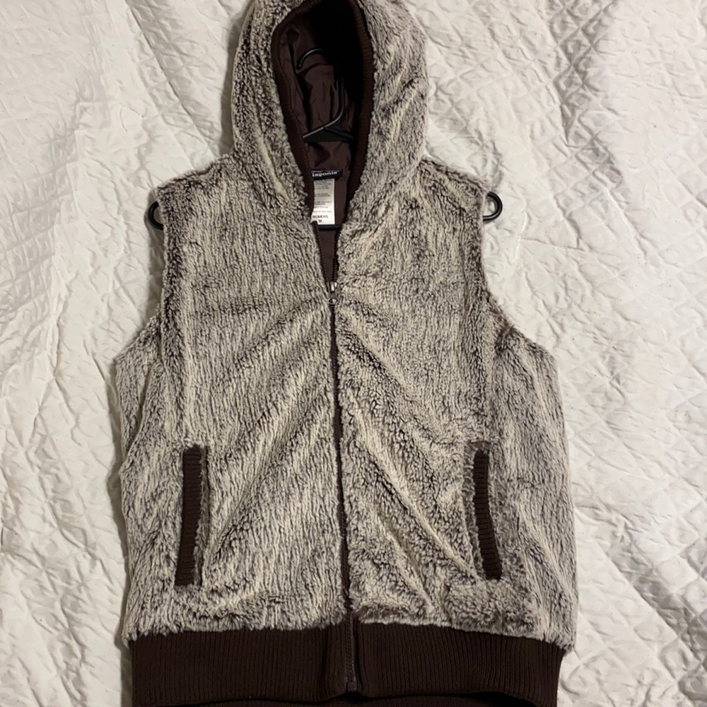 Patagonia Women's Faux Fur Ivory/ Brown Hooded Vest Zip Up